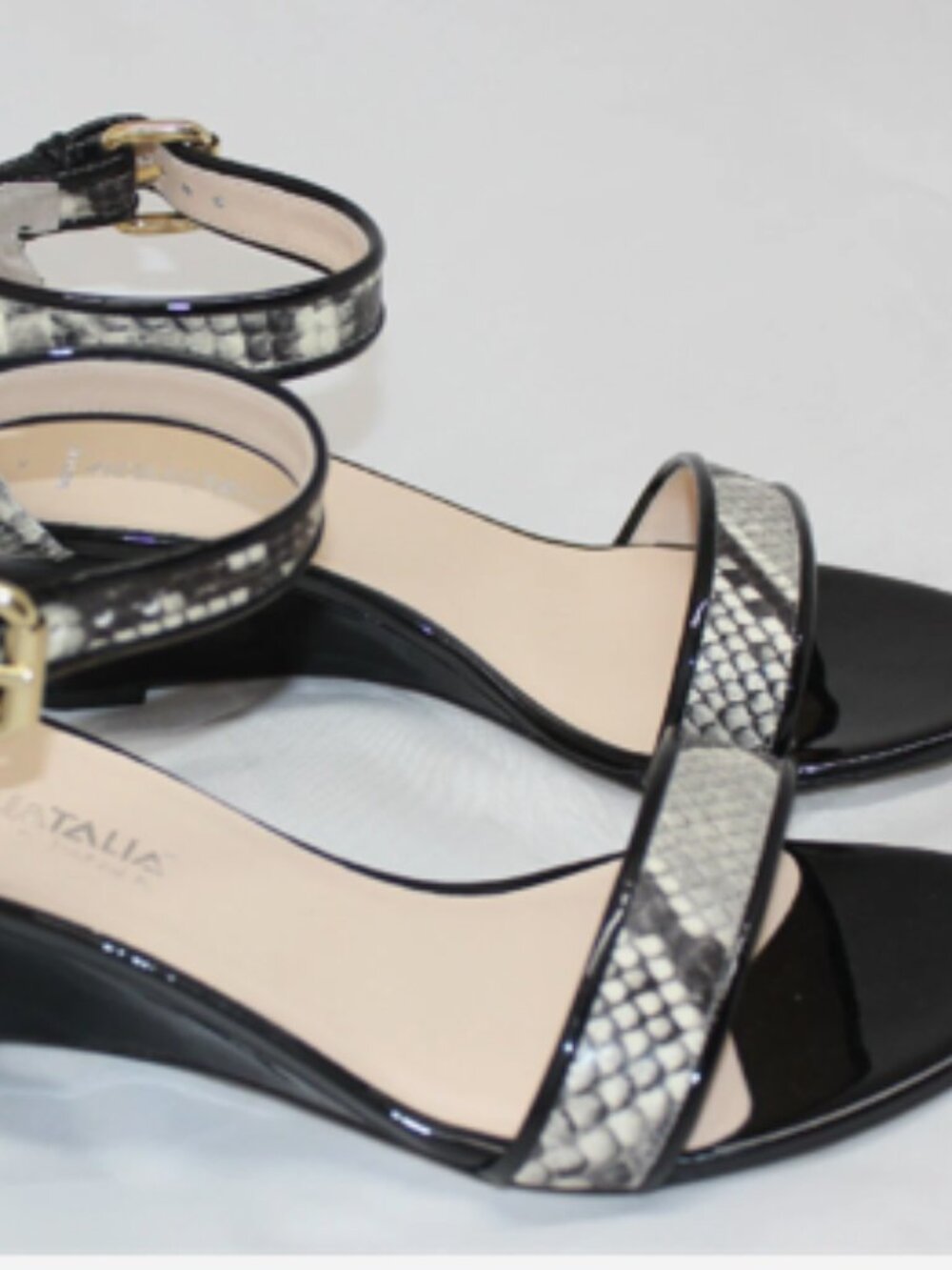 Aquatalia Black and Tan Heels NWT